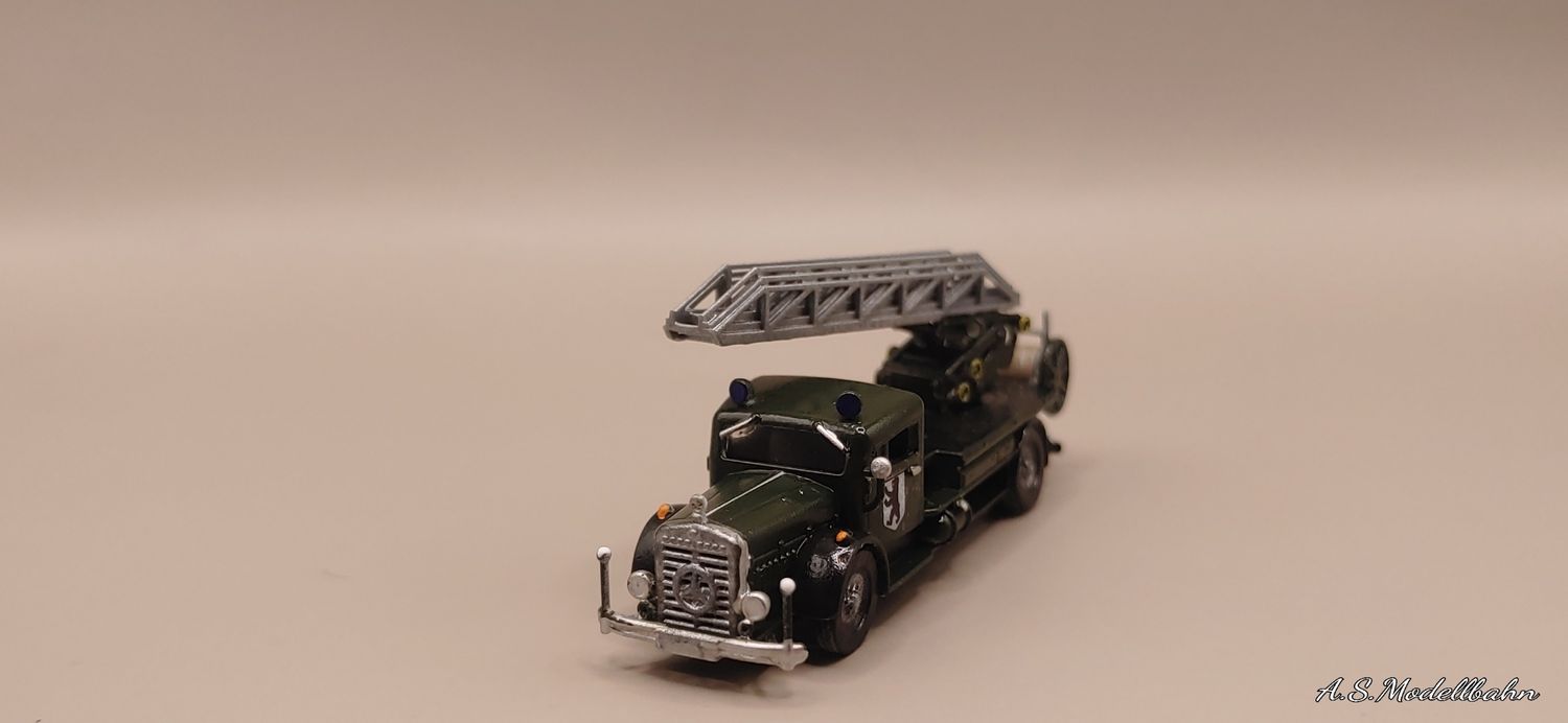 ​Mercedes Benz fire engine with turntable ladder 1938