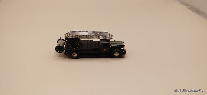 Magirus Deutz   Fire truck with turntable ladder