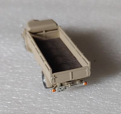 Büssing flatbed truck with low wooden body 1:160