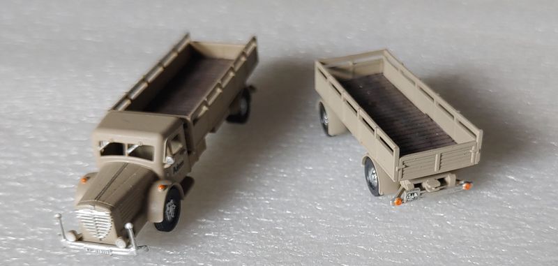 Büssing LKW Anhänger Pritsche mit nieden Holzaufbau 1:160