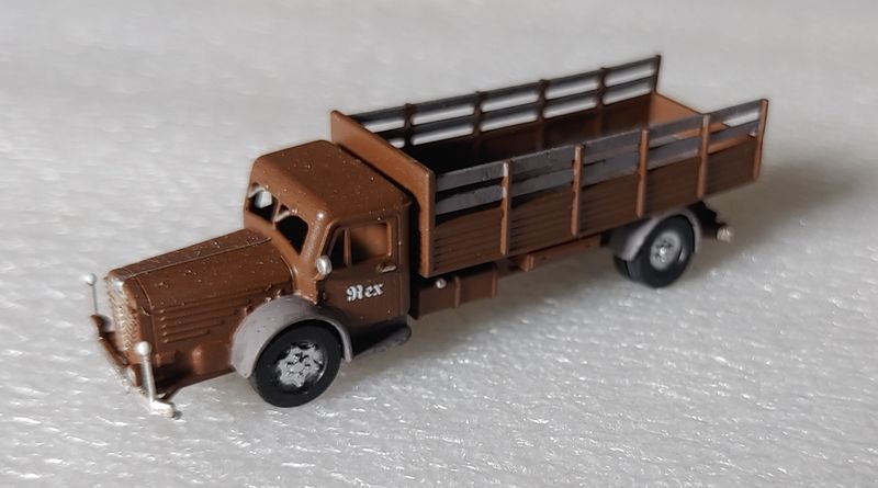 Büssing LKW mir hohen Holzaufbau 1:160