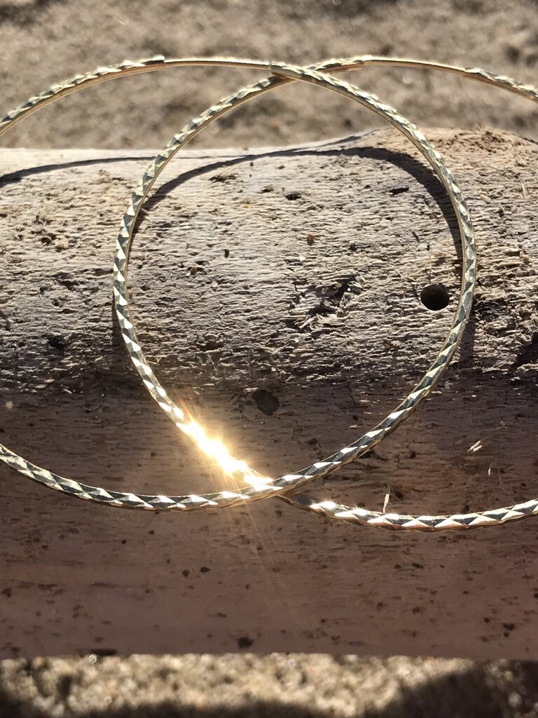 THE FACETTED LARGE hoops