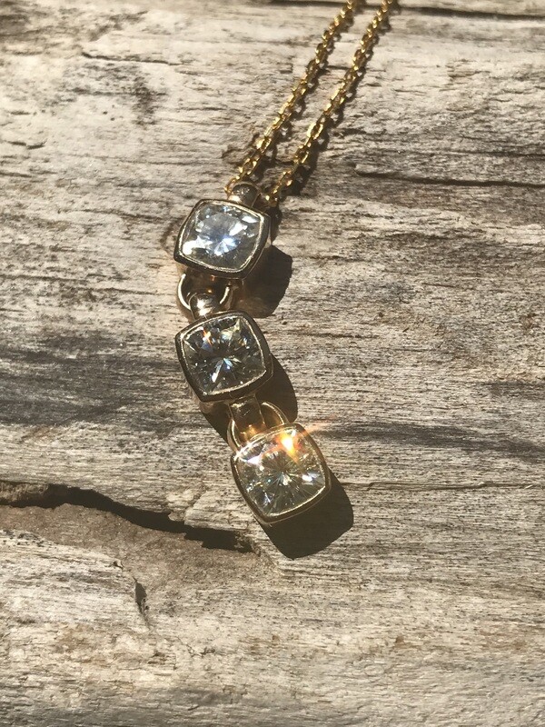 THE TRIPLE MOISSANITE necklace THE TRIPLE MOISSANITE necklace