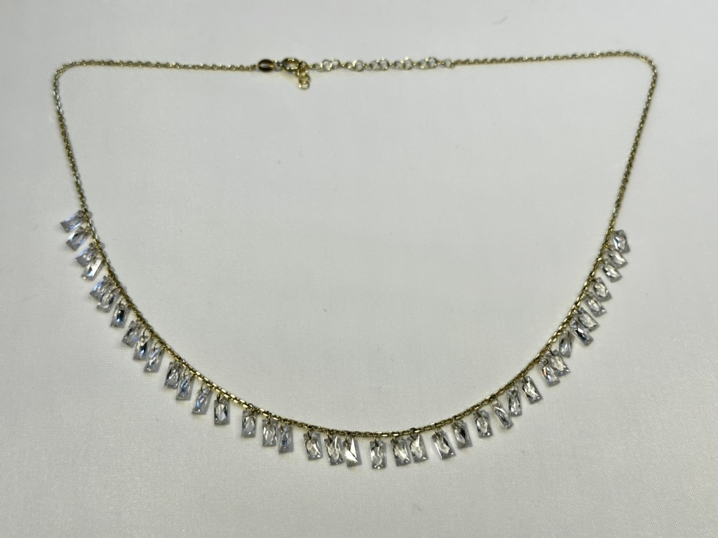 THE WHITE CRYSTAL SHAKER necklace