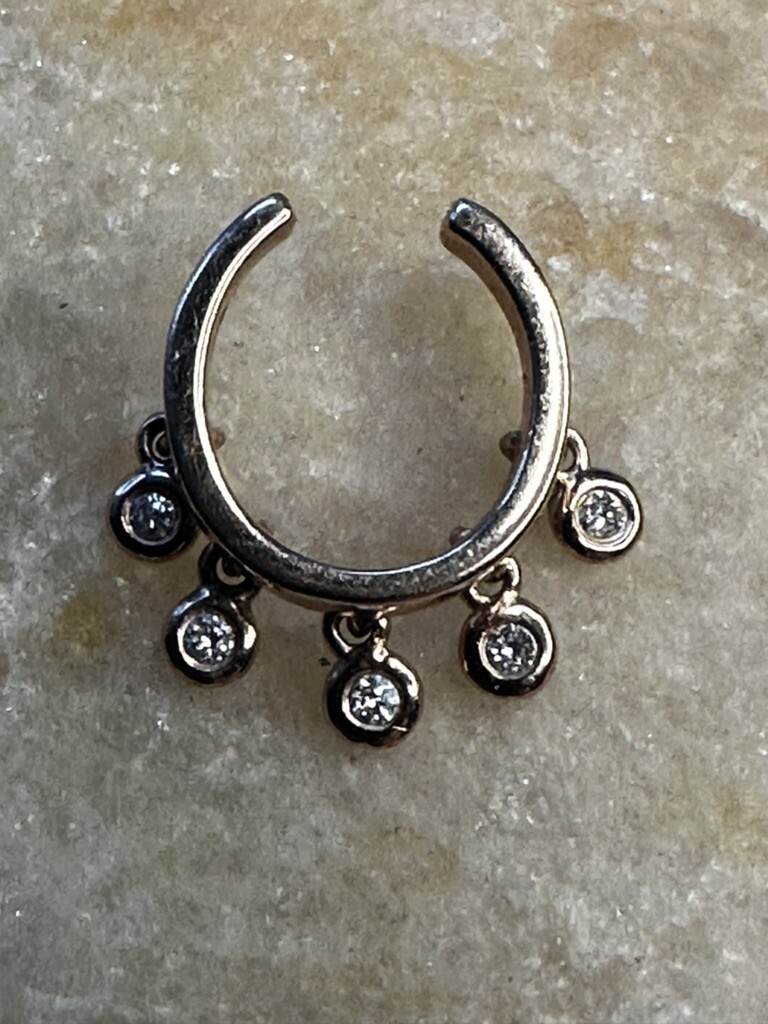 THE 5 DIAMOND SHAKER EAR CUFF