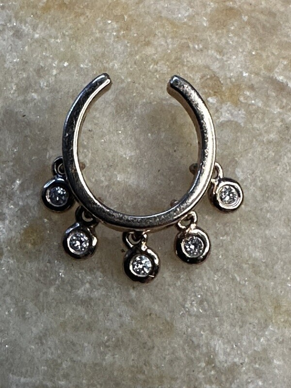 THE 5 DIAMOND SHAKER EAR CUFF