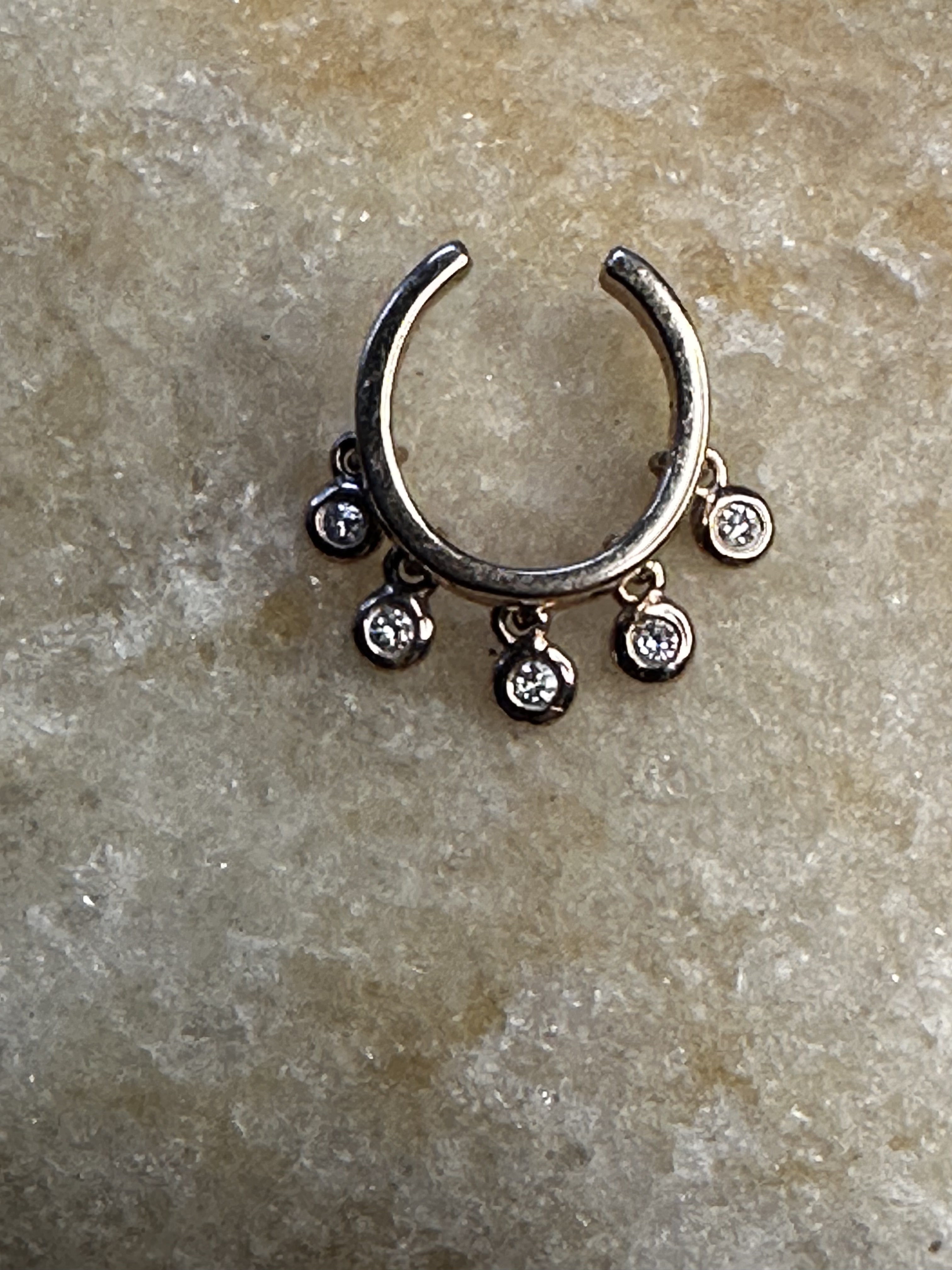 THE 5 DIAMOND SHAKER EAR CUFF