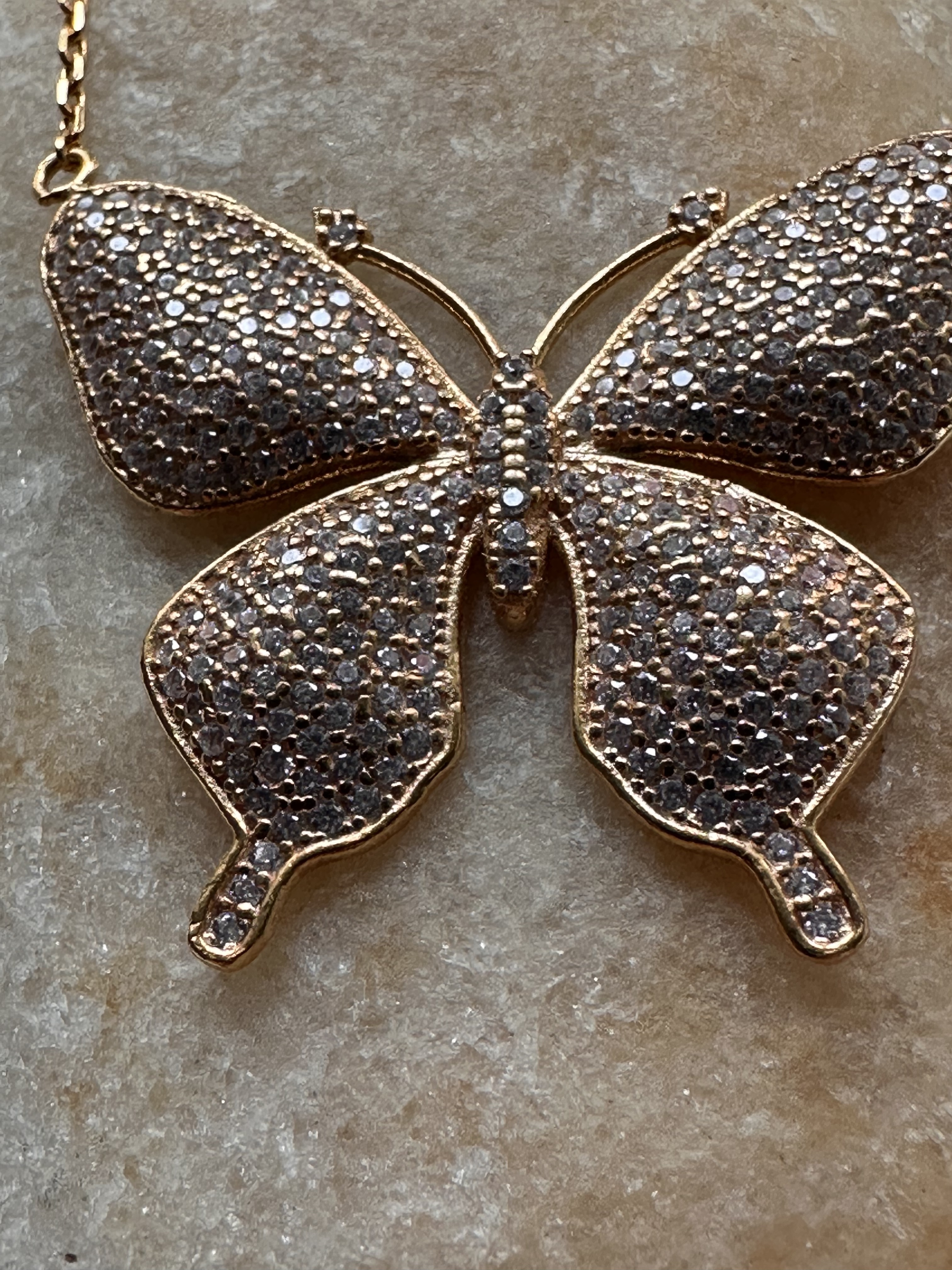 THE WHITE BUTTERFLY necklace