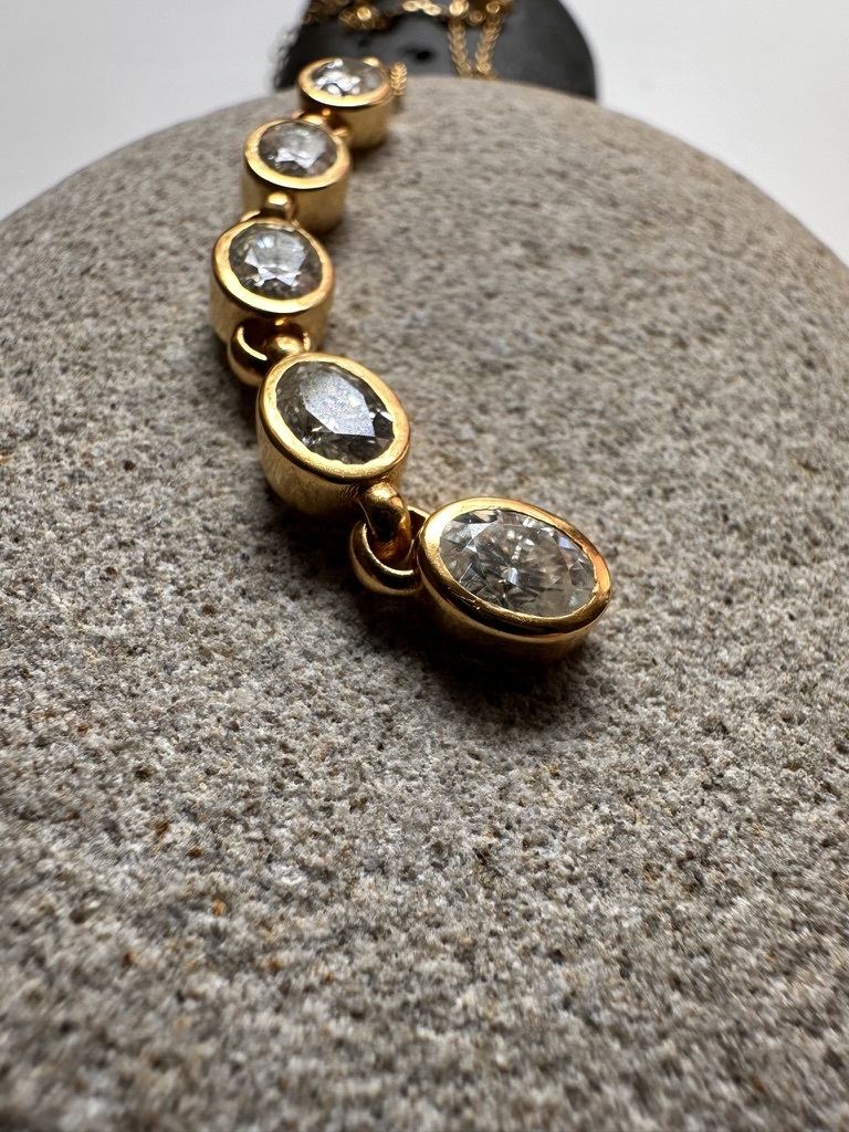 THE 5 DIAMOND Necklace