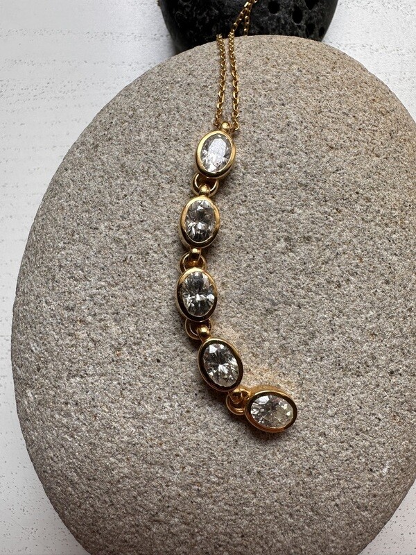 THE 5 DIAMOND Necklace