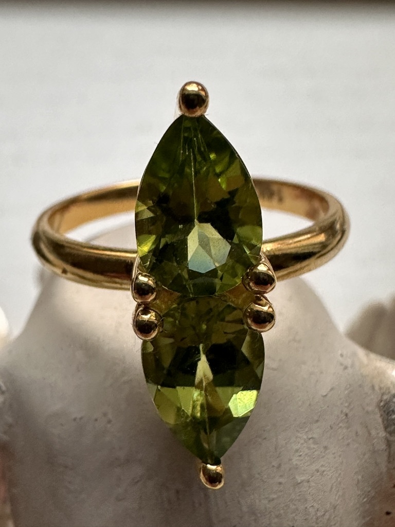 THE DOUBLE PERIDOT CANDY Ring