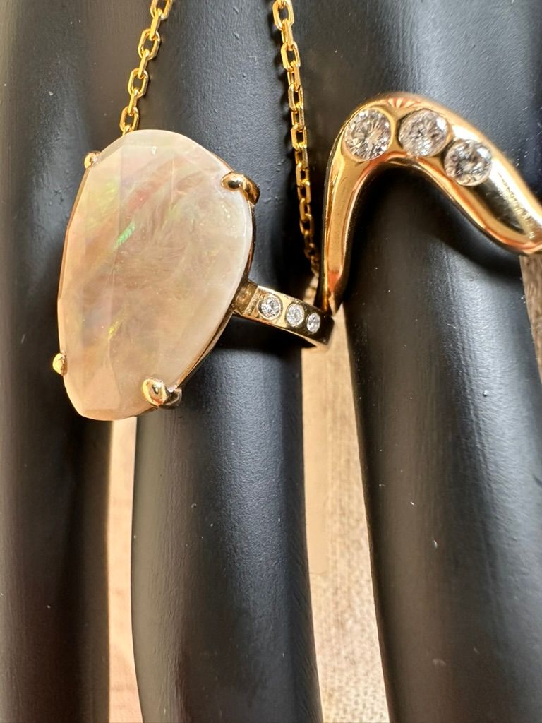 The 3 Diamond Wave Ring