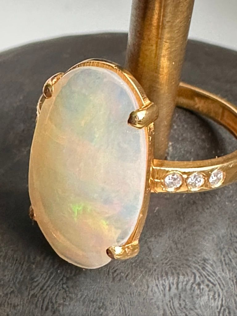 Opal Ring with 6 Diamonds