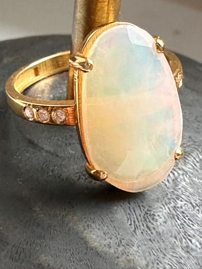 Opal Ring with 6 Diamonds
