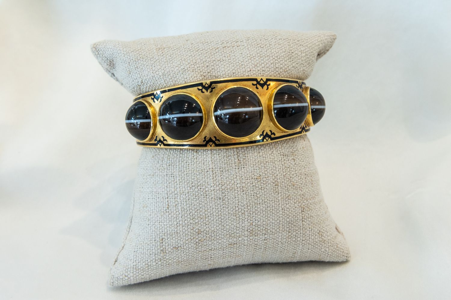 18K Yellow Gold Victorian Banded Agate &amp; Enamel Bangle