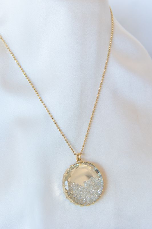 18K Yellow Gold Antique Horseshoe Locket Shake Necklace