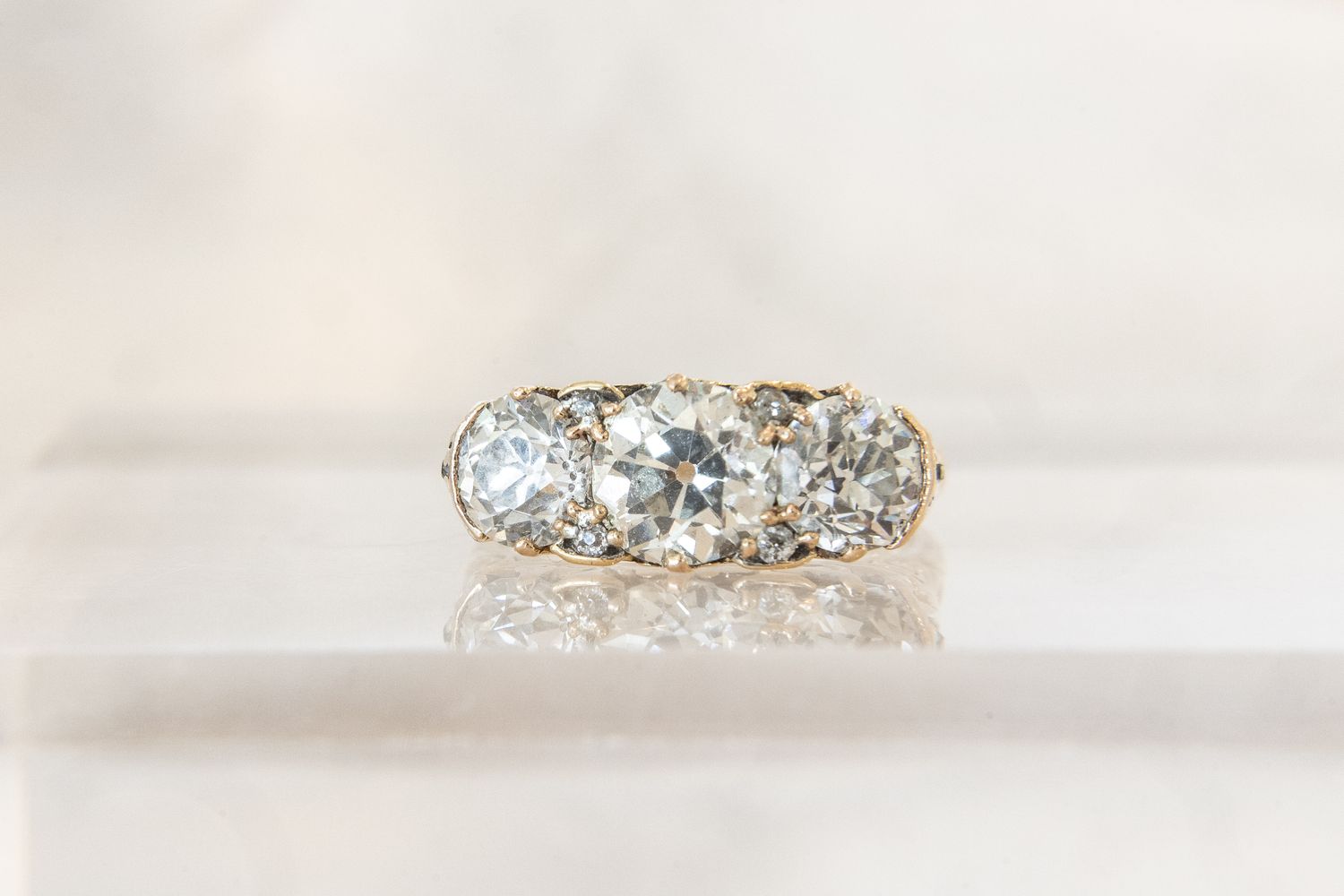 18K Yellow Gold Victorian Diamond Three-Stone Carved Half-Hoop Ring