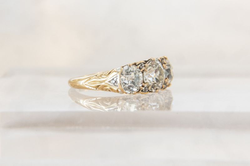 18K Yellow Gold Victorian Diamond Three-Stone Carved Half-Hoop Ring