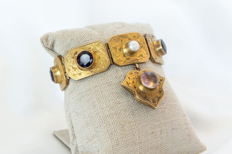 15K Yellow Gold Victorian Gemset Plaque Bracelet