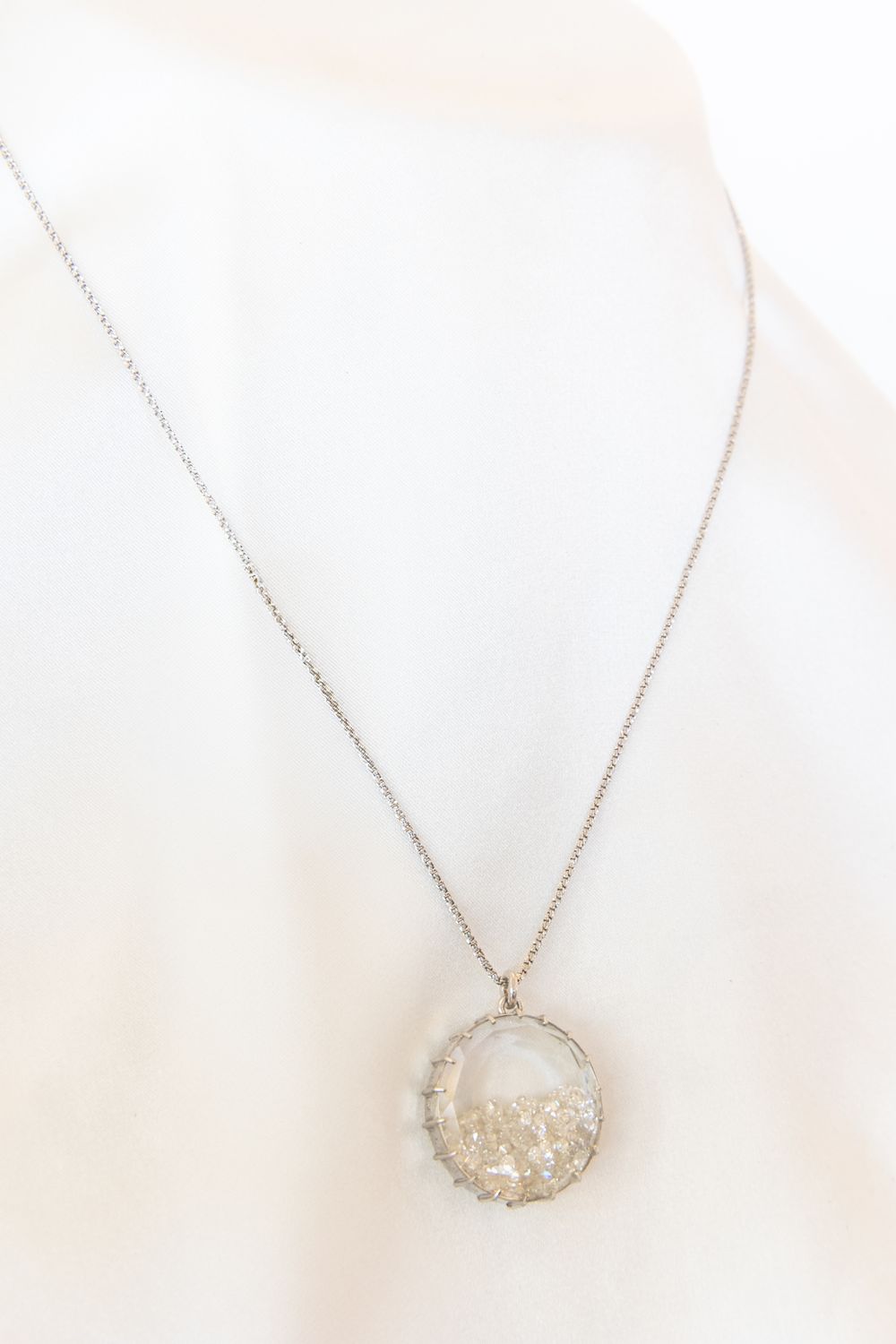 18K White Gold Diamond Shake Necklace