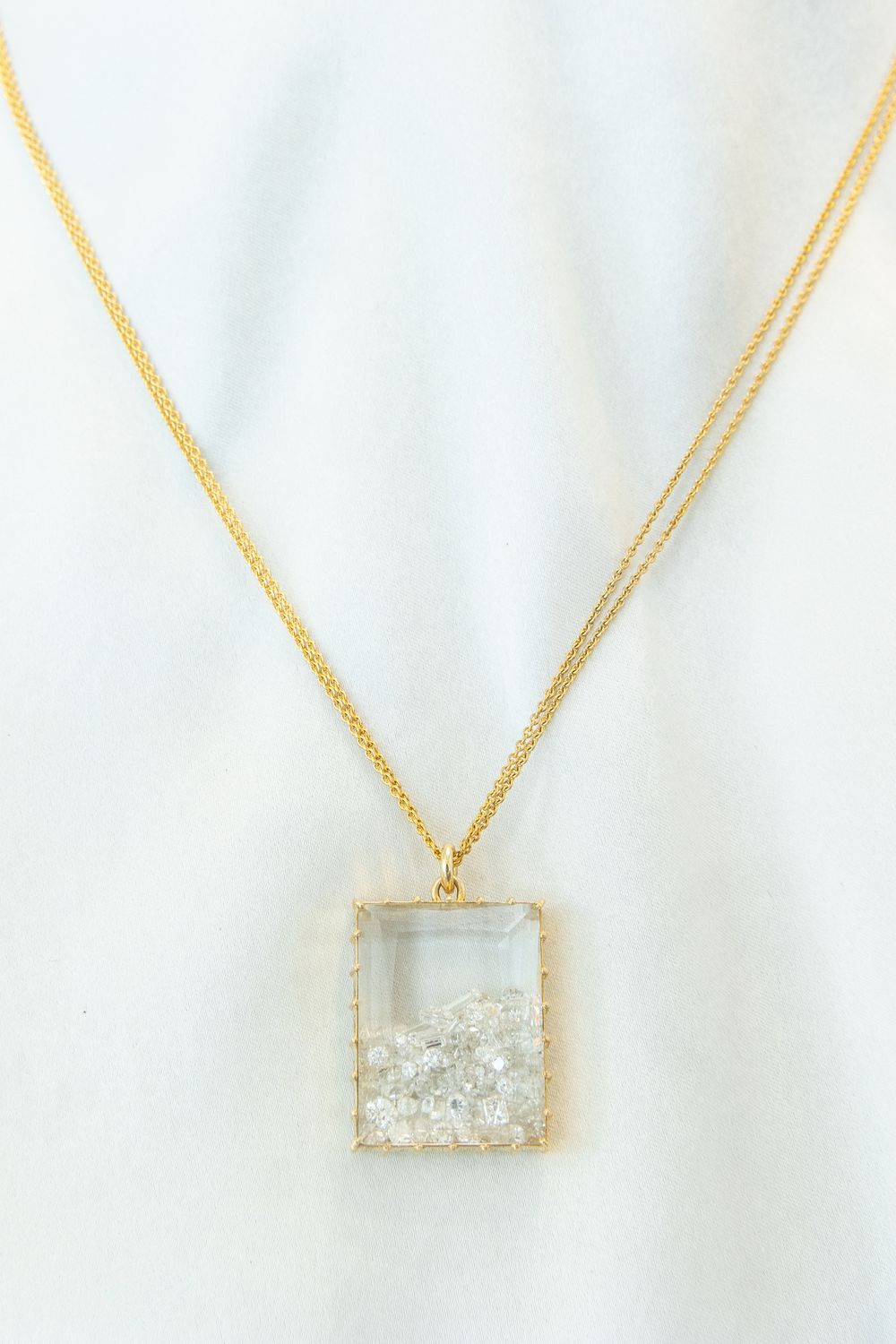 18K Yellow Gold Diamond Rectangular Shake Necklace
