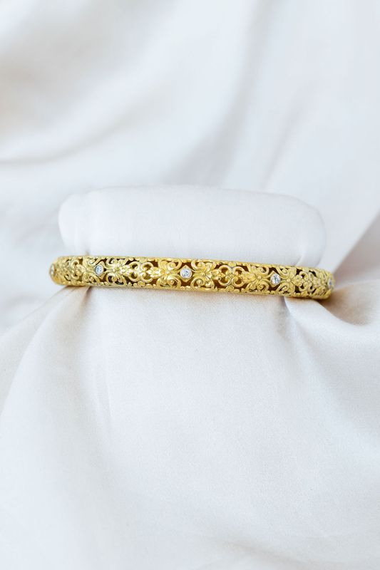 18K Yellow Gold Diamond Bangle