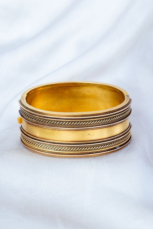 15K Etruscan Revival Victorian Bangle