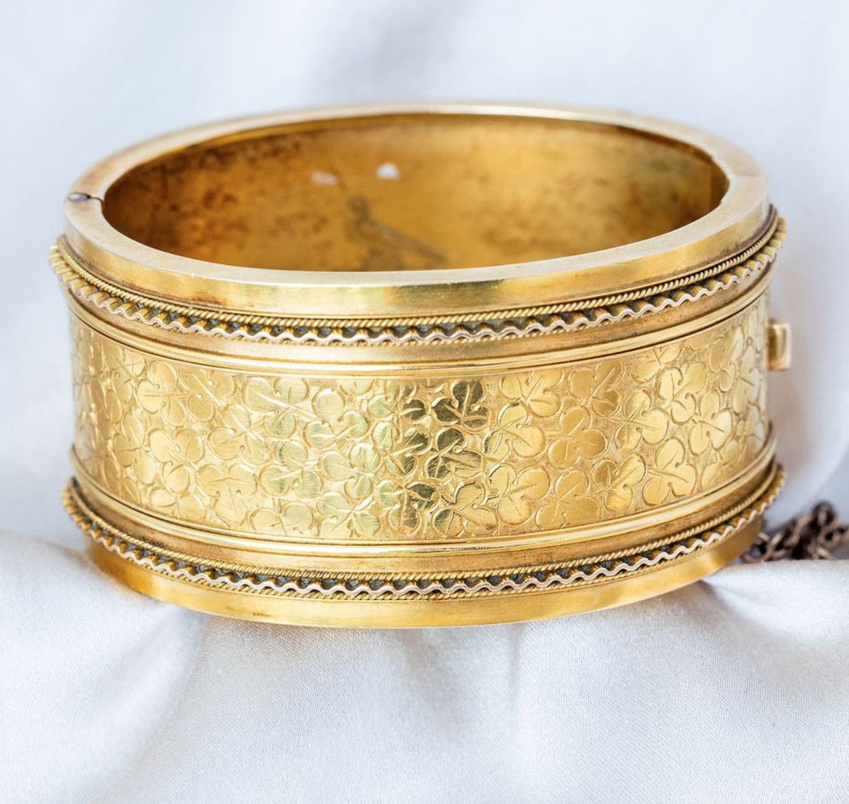 15K Yellow Gold Victorian Floral Wide Bracelet