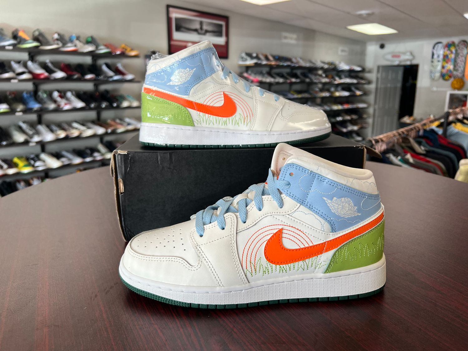 NEW AIR JORDAN 1MID SE STITCH