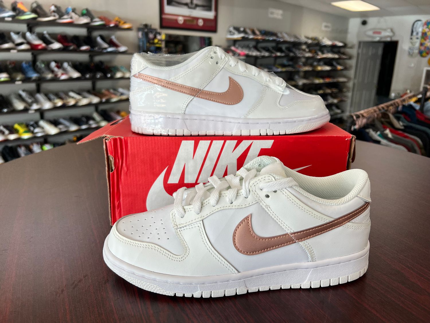NEW NIKE DUNK LOW WHITE PINK