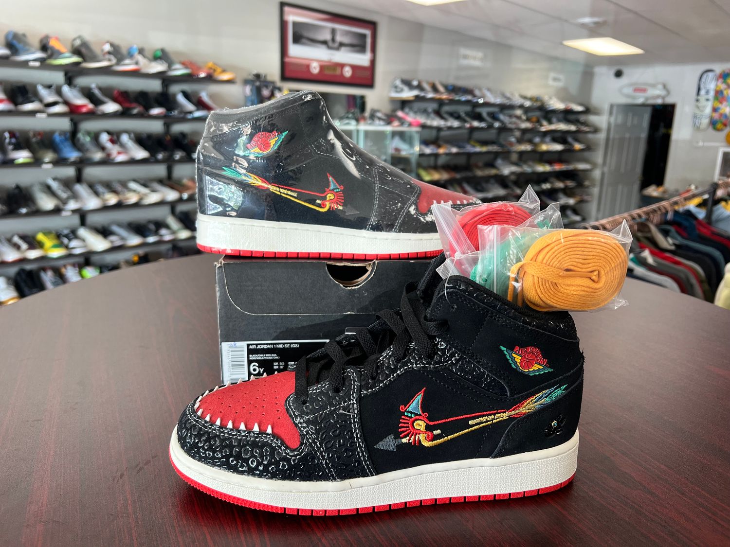 NEW AIR JORDAN 1 MID SIEMPRE FAMILIA