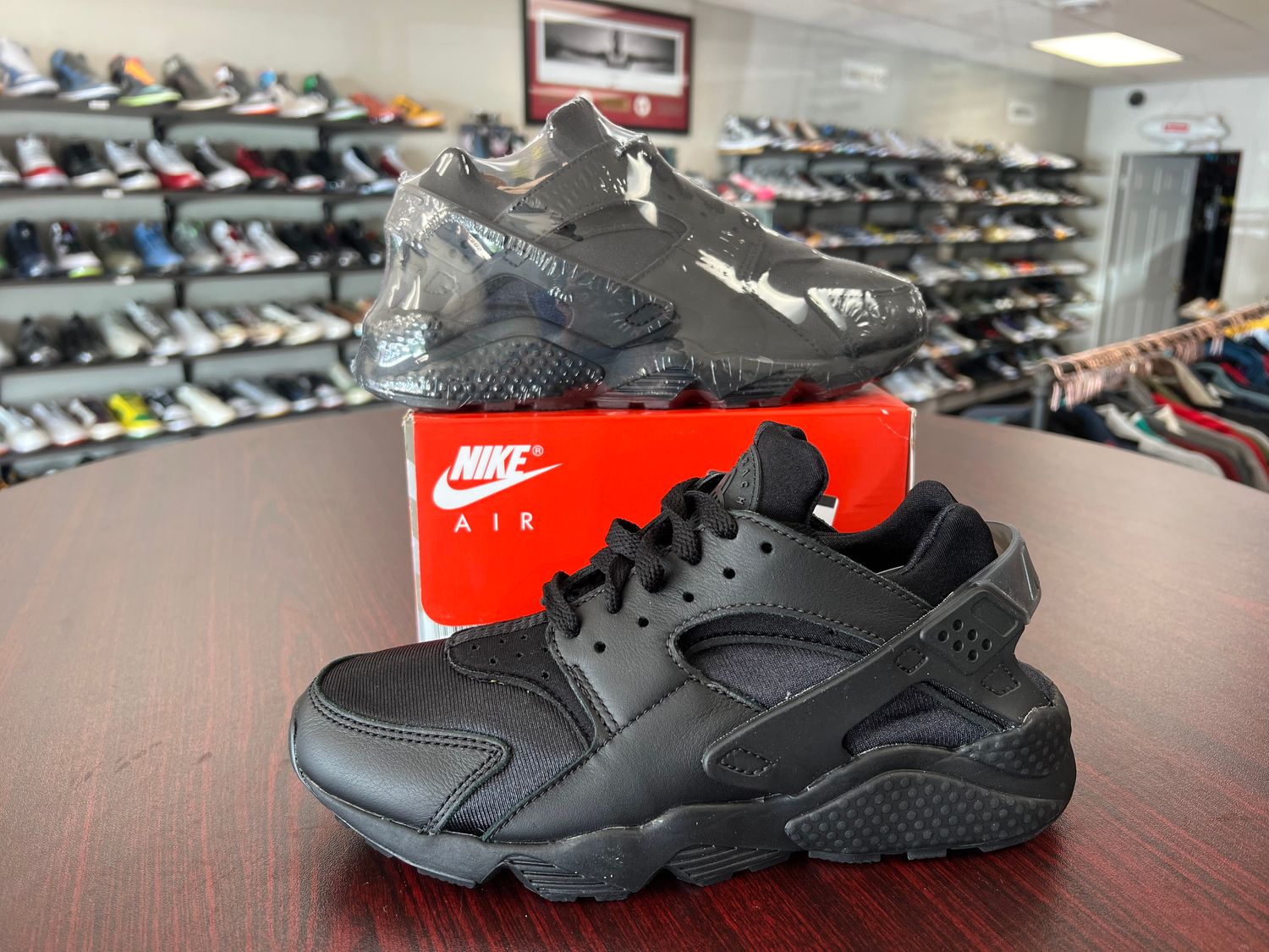 NEW NIKE AIR HUARACHE BLACK ANTHRACITE (W)