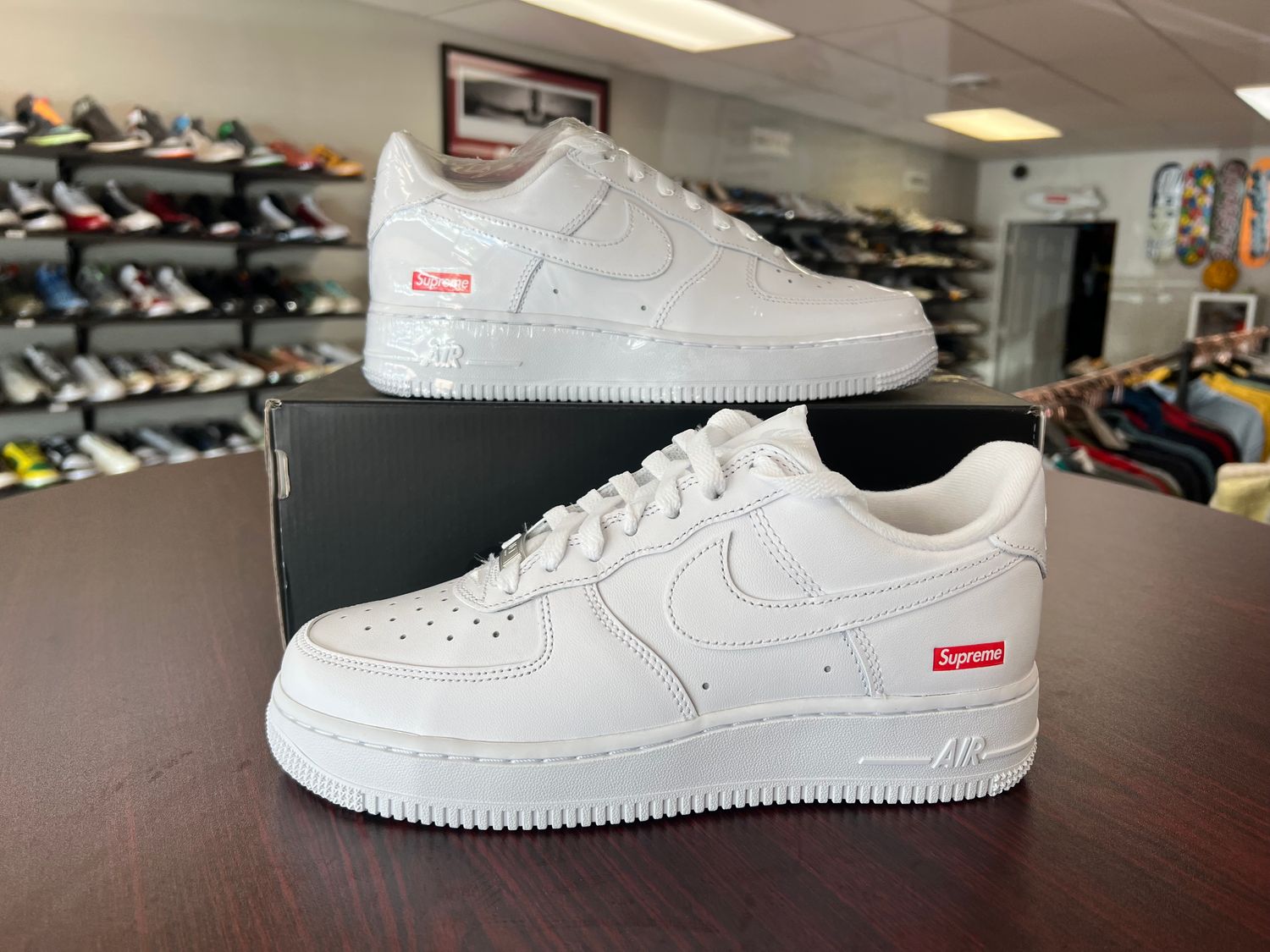 NEW NIKE AIR FORCE 1 LOW SUPREME WHITE
