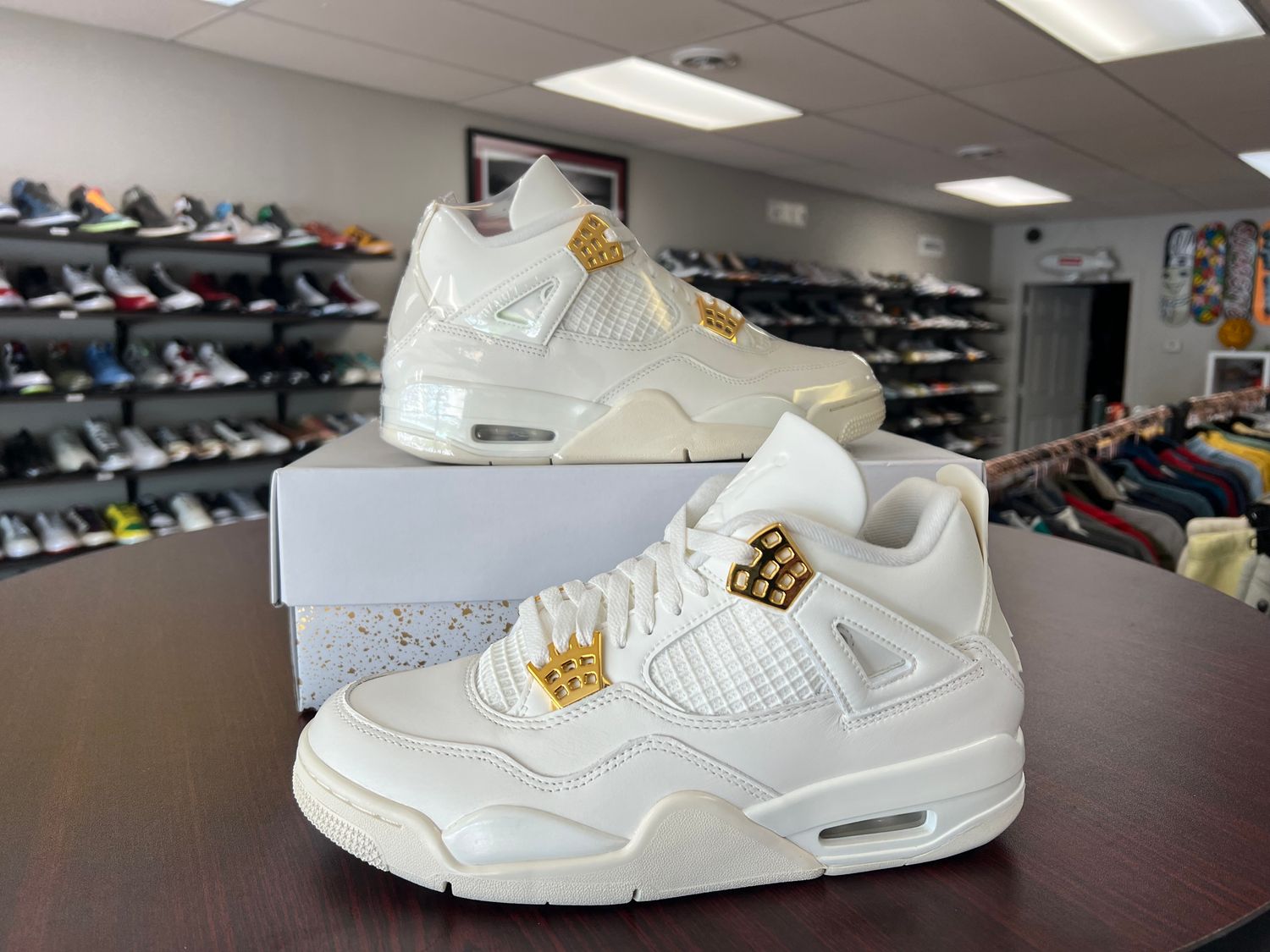 NEW AIR JORDAN 4 METALLIC GOLD (W)