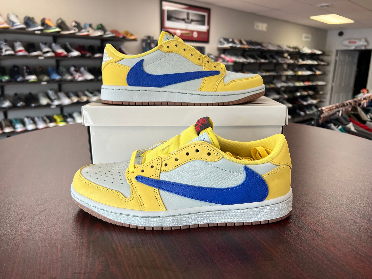 NEW AIR JORDAN 1 RETRO LOW OG SP TRAVIS SCOTT CANARY (WOMEN&#39;S)