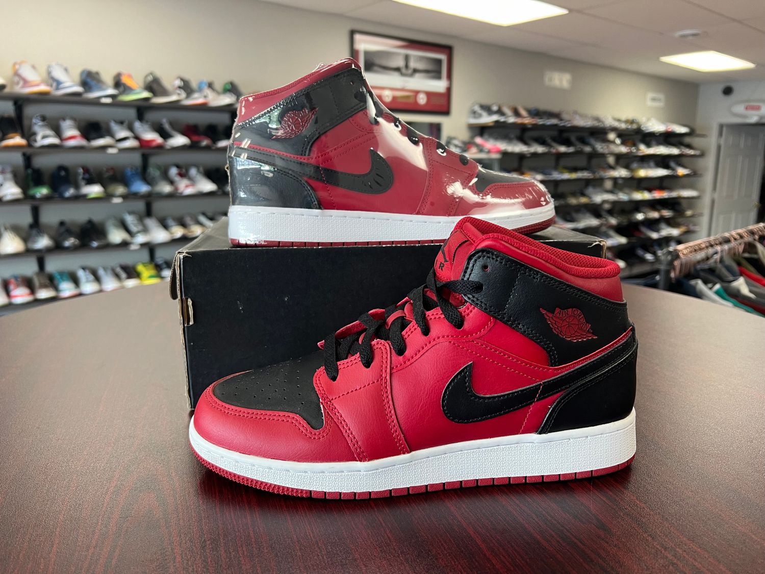 NEW AIR JORDAN 1 MID REVERSE BRED