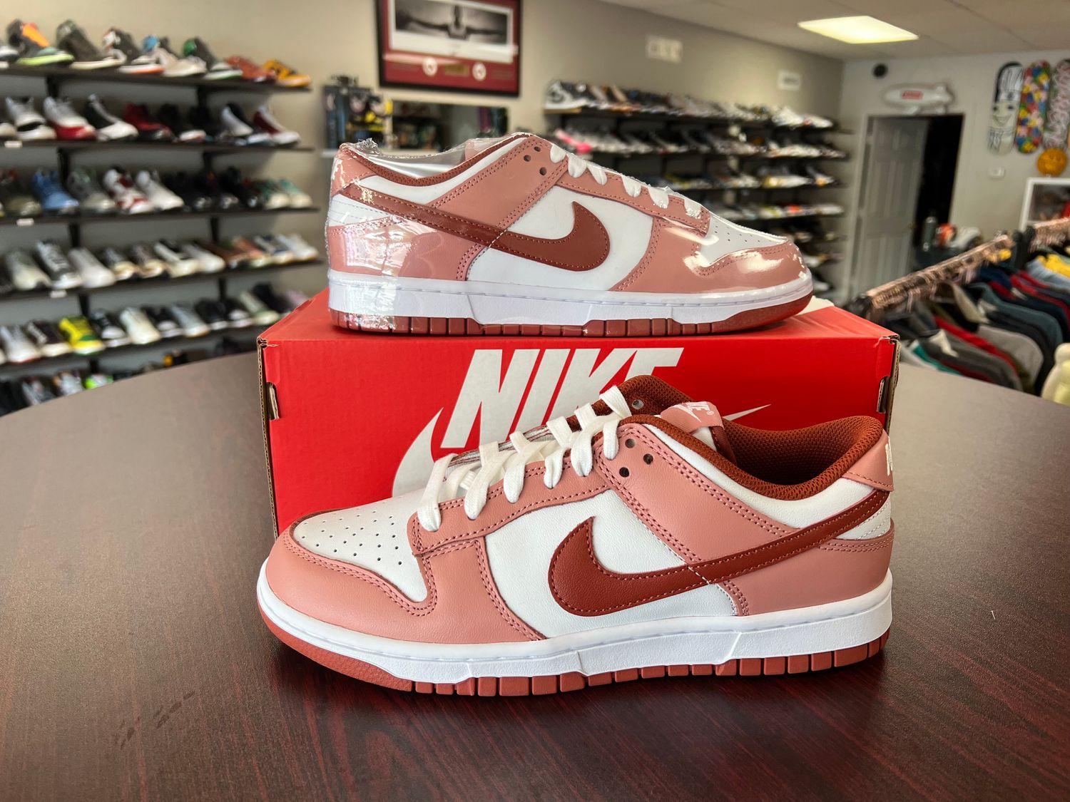 NEW NIKE DUNK LOW RED STARDUST (W)