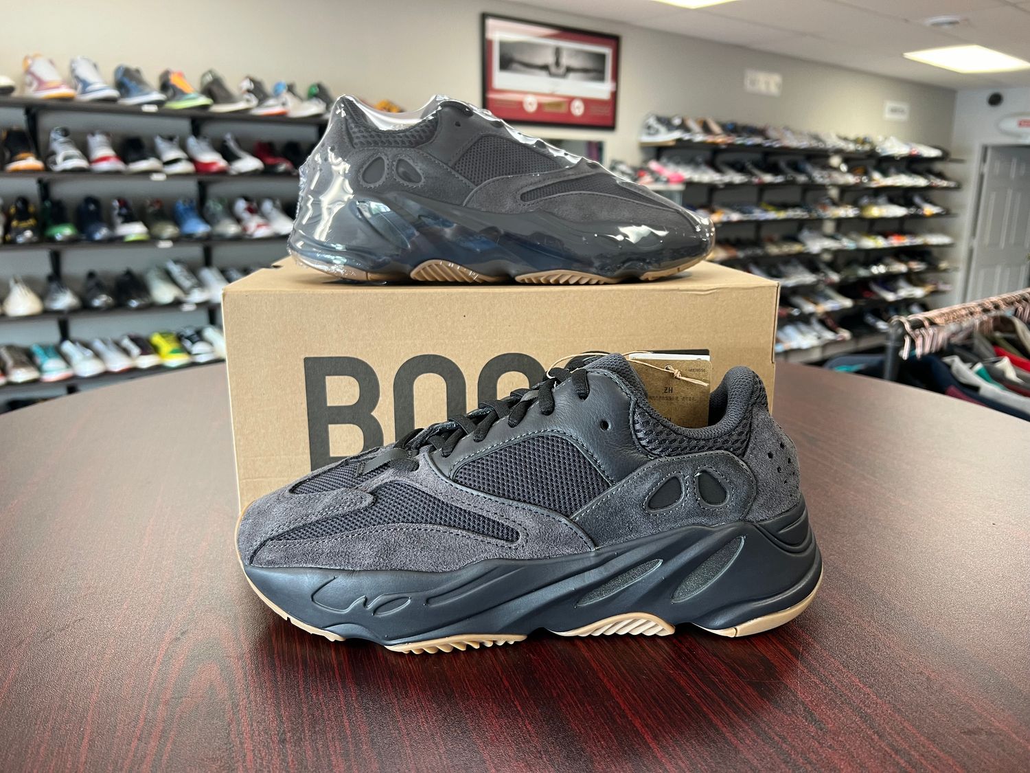 NEW ADIDAS YEEZY 700 UTILITY BLACK