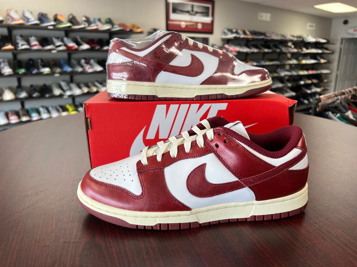 NEW NIKE DUNK LOW VINTAGE TEAM RED (W)