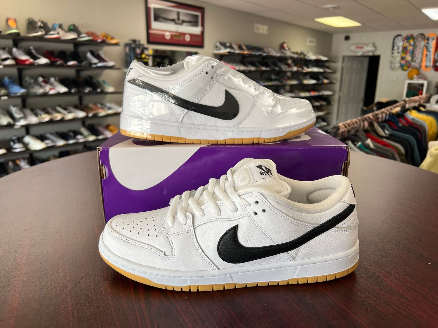 NEW NIKE SB DUNK LOW WHITE GUM