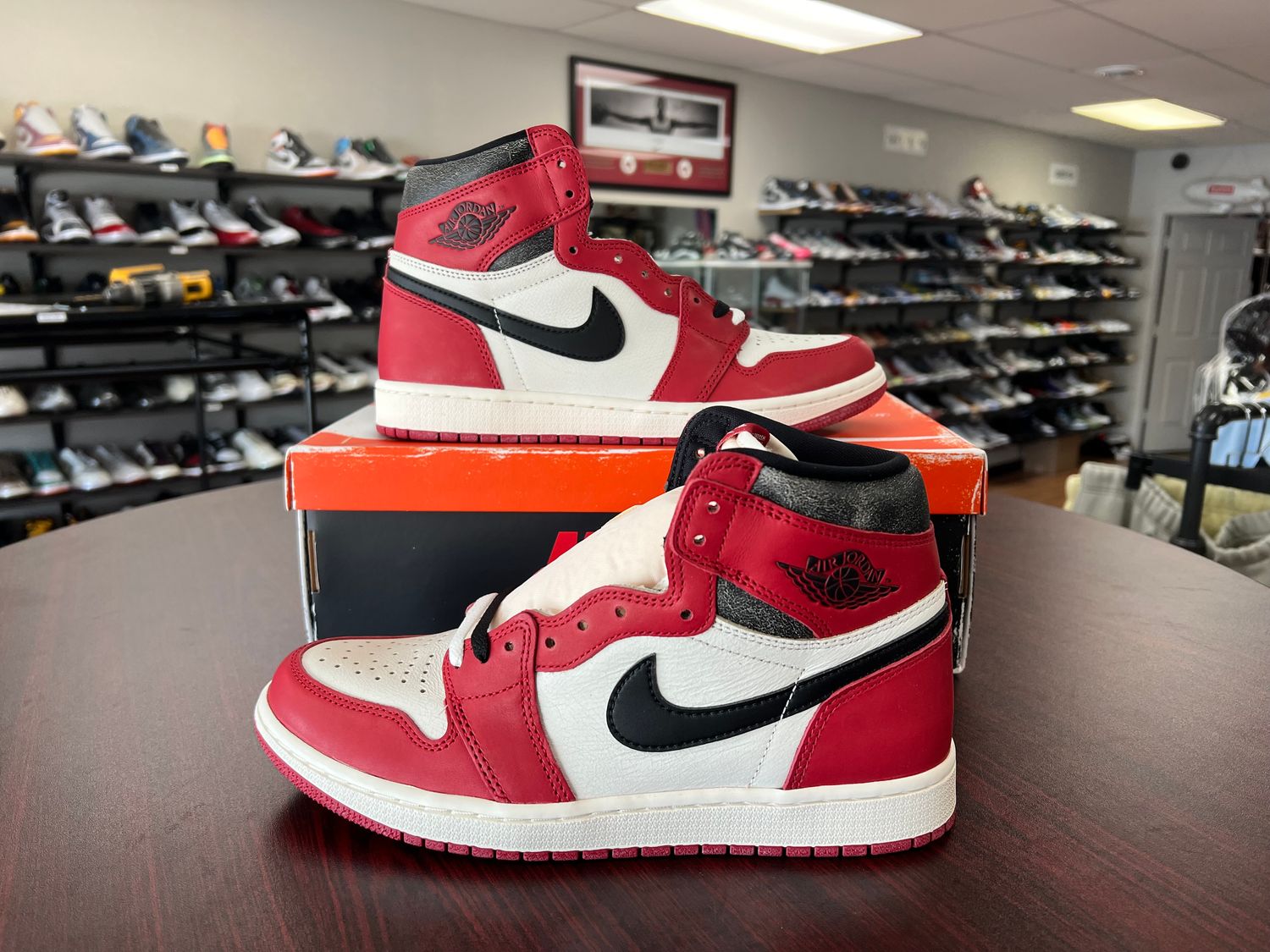 NEW AIR JORDAN 1 CHICAGO LOST AND FOUND