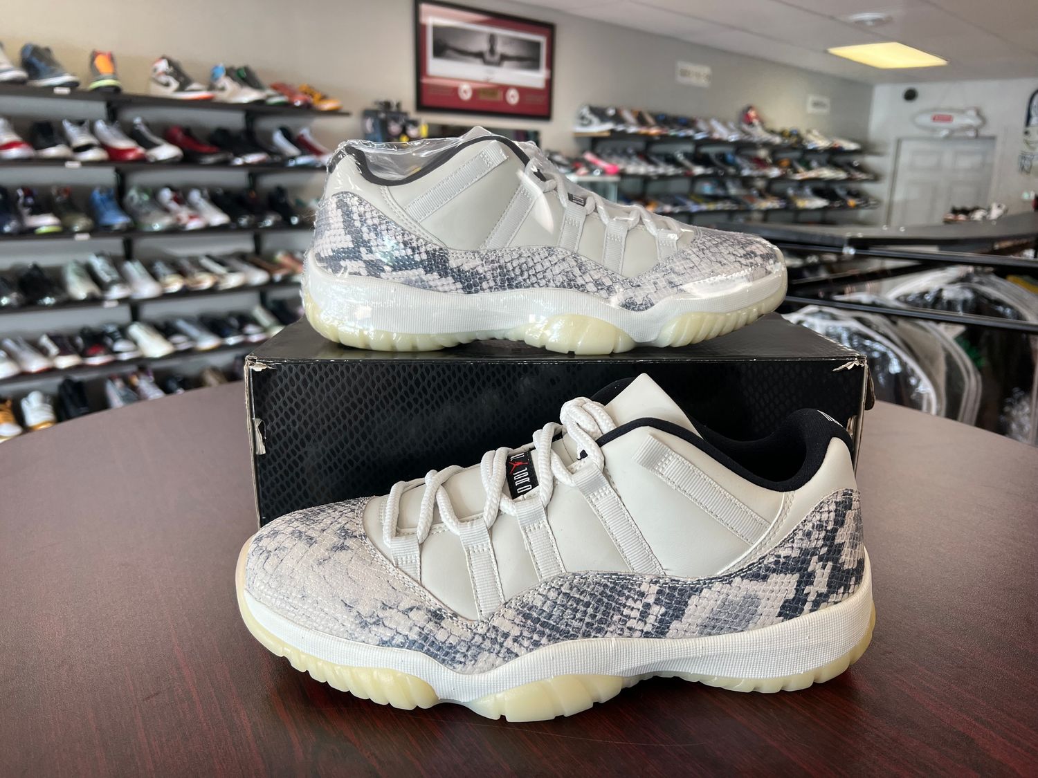 NEW AIR JORDAN 11 LOW SNAKE LIGHT BONE