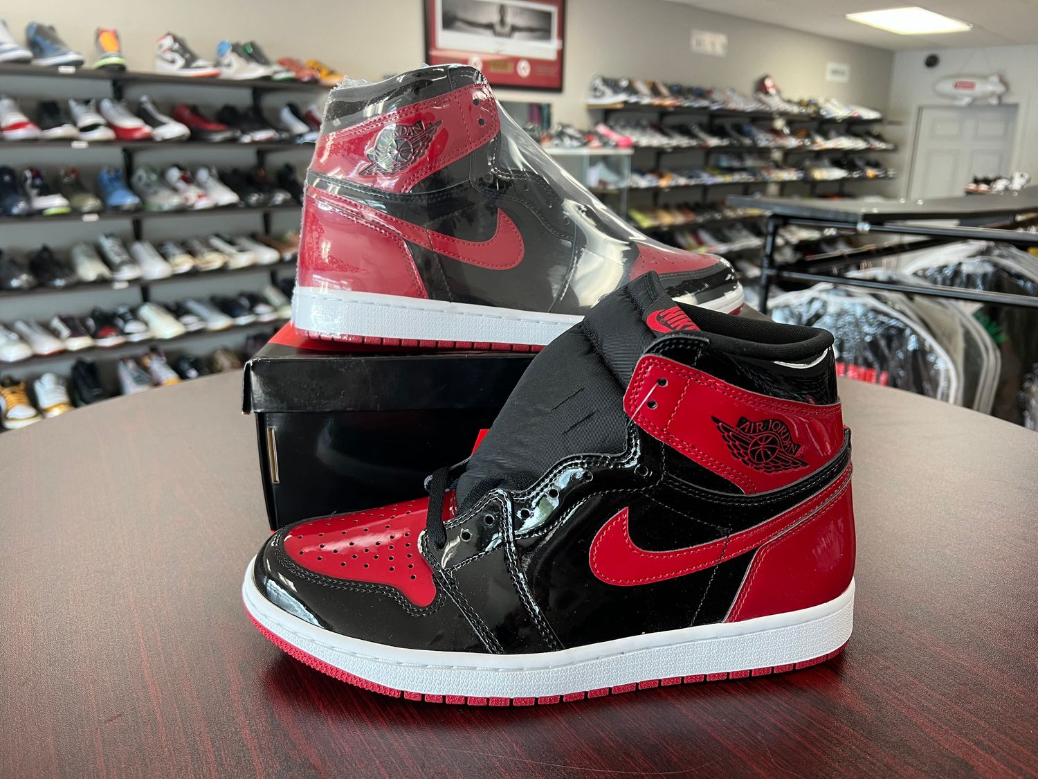 NEW AIR JORDAN 1 PATENT BRED