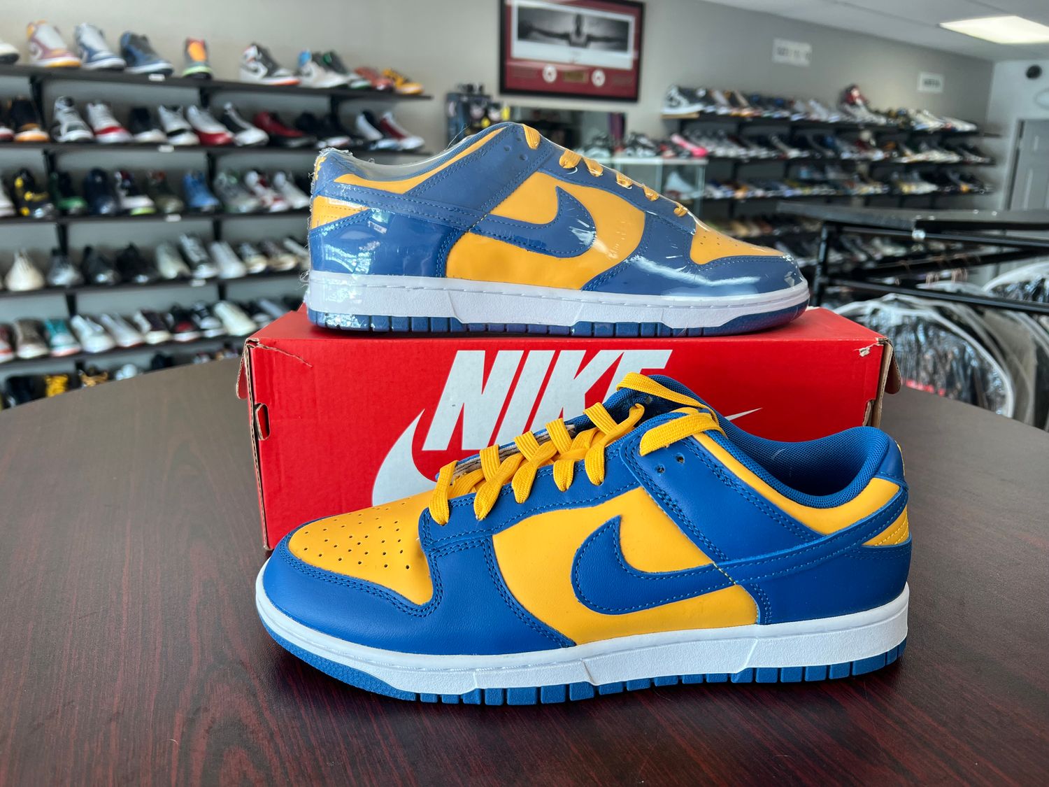 NEW NIKE DUNK LOW UCLA