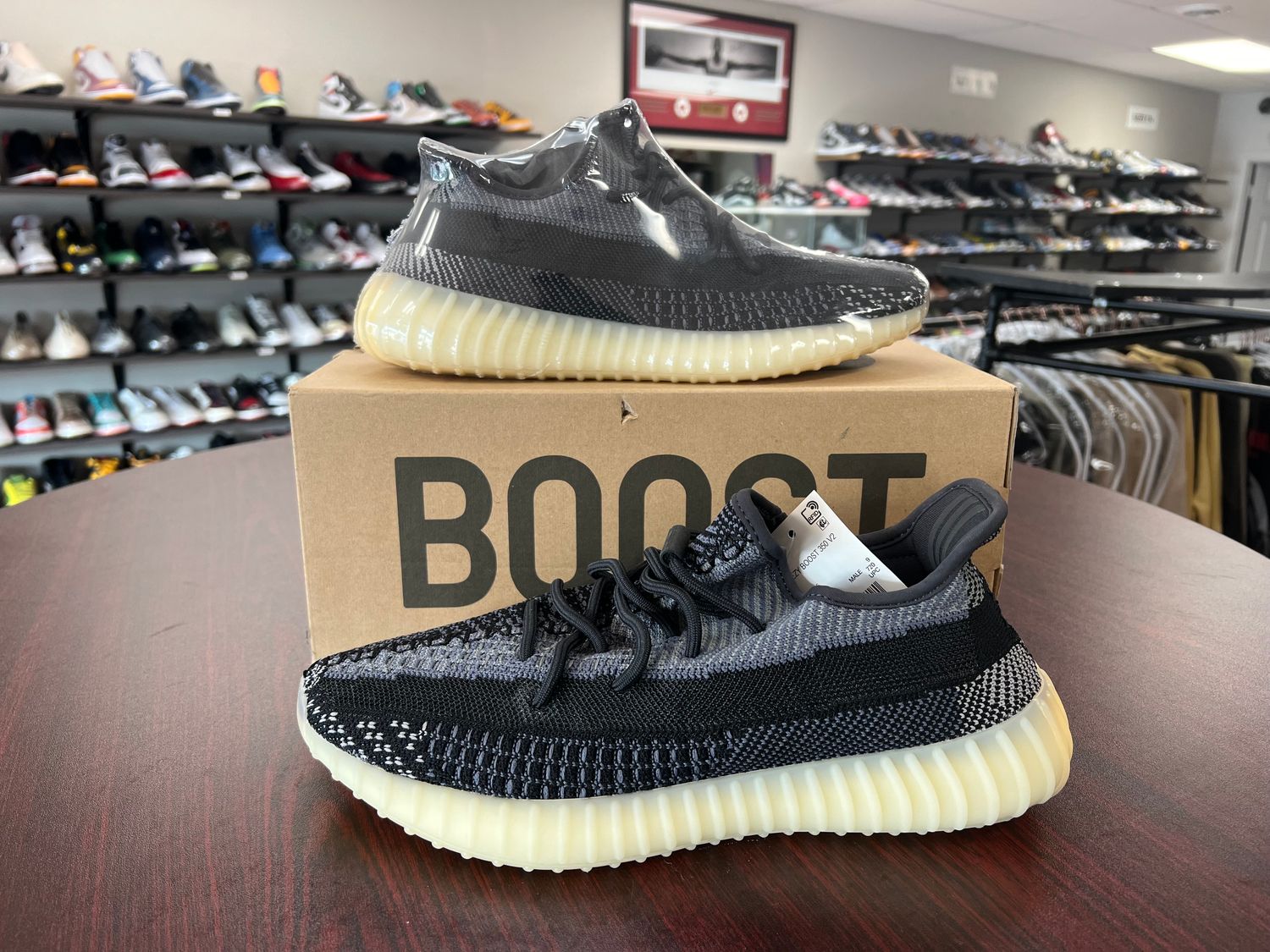 NEW ADIDAS YEEZY 350 V2 CARBON