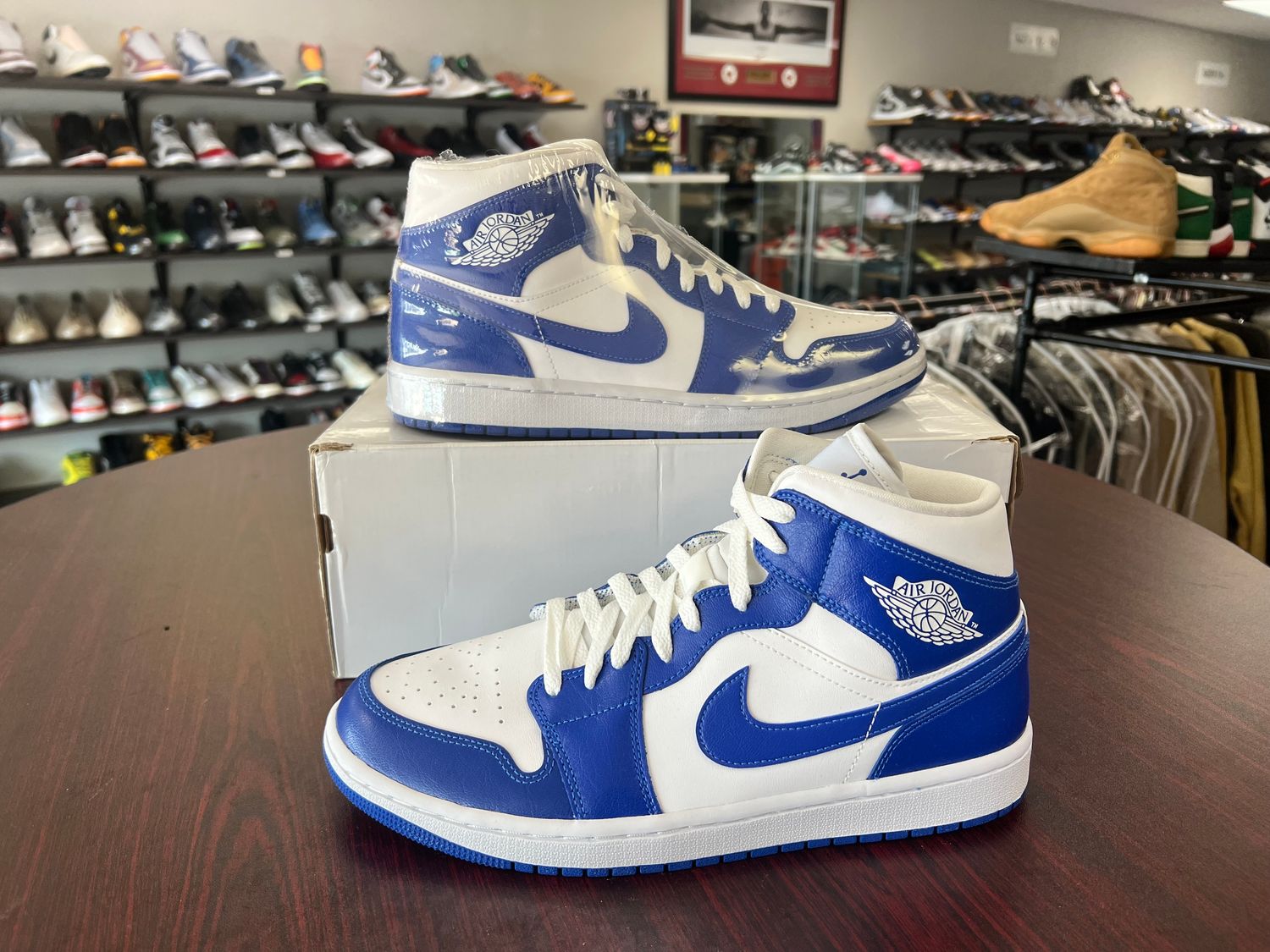 NEW AIR JORDAN 1 MID KENTUCKY BLUE (W)