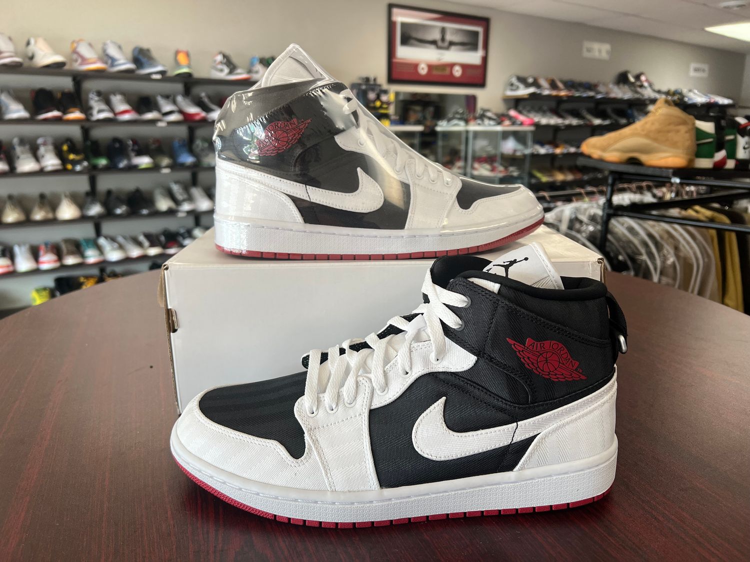NEW AIR JORDAN 1 MID SE UTLTY CNVS WHITE BLACK RED (W)