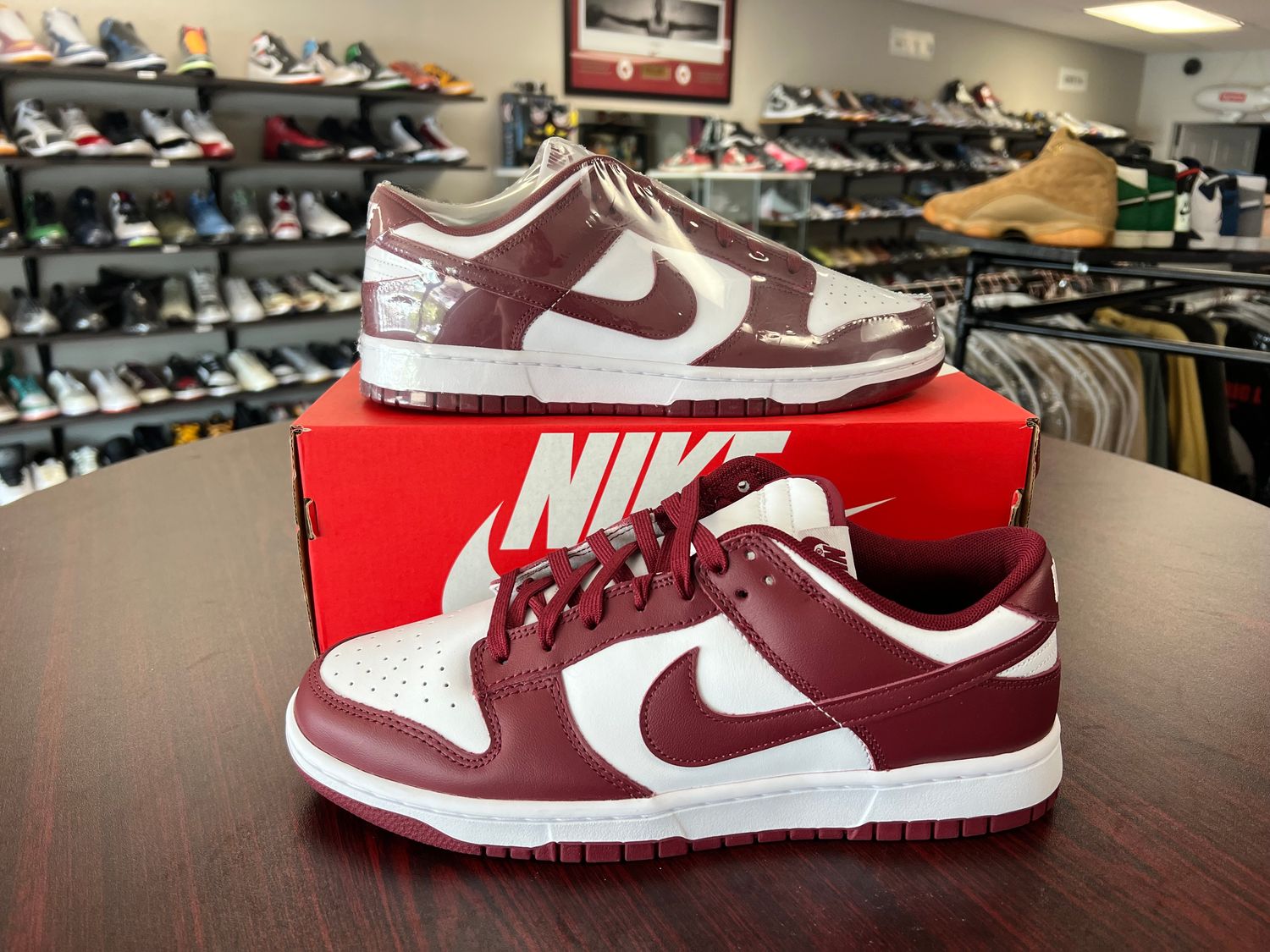NEW NIKE DUNK LOW TEAM RED