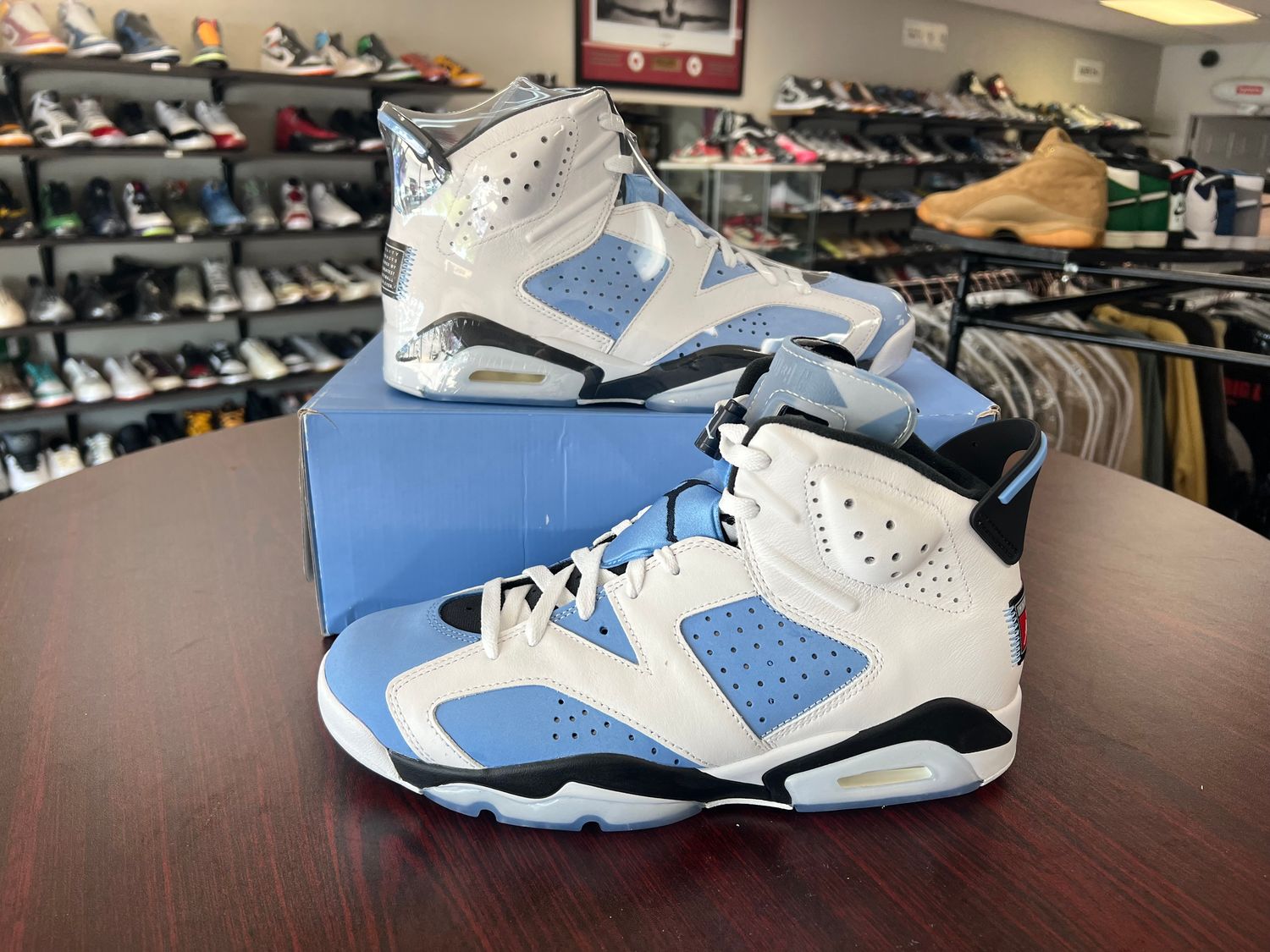 NEW AIR JORDAN 6 UNC 2022