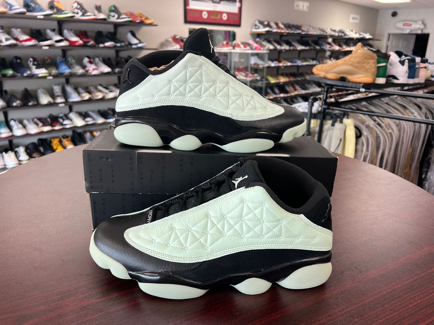 NEW AIR JORDAN 13 LOW SINGLES DAY